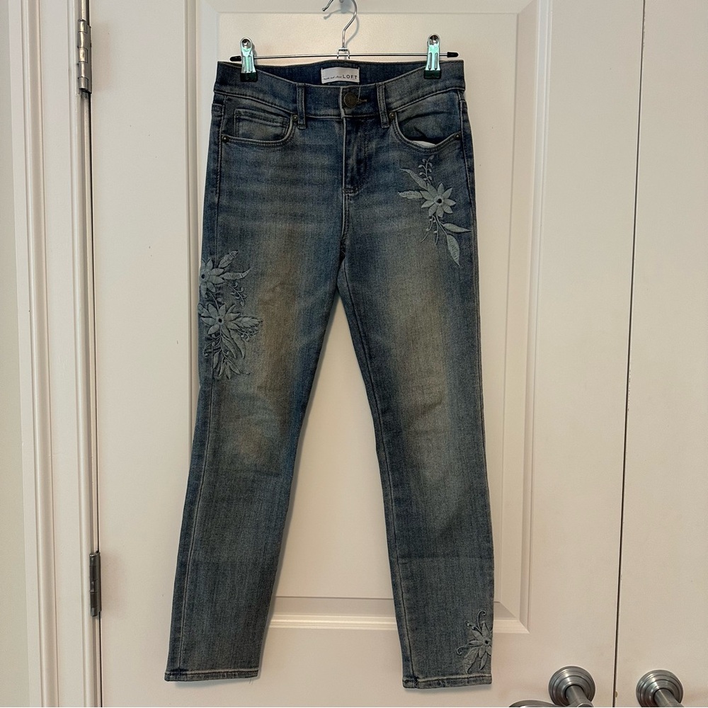 EUC LOFT Embroidered Skinny Ankle Jeans